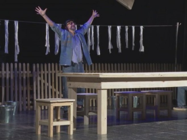 Представа "Србија ол инклузив" НП из Кикинде на Међународном фестивалу позоришта "Златна вила"