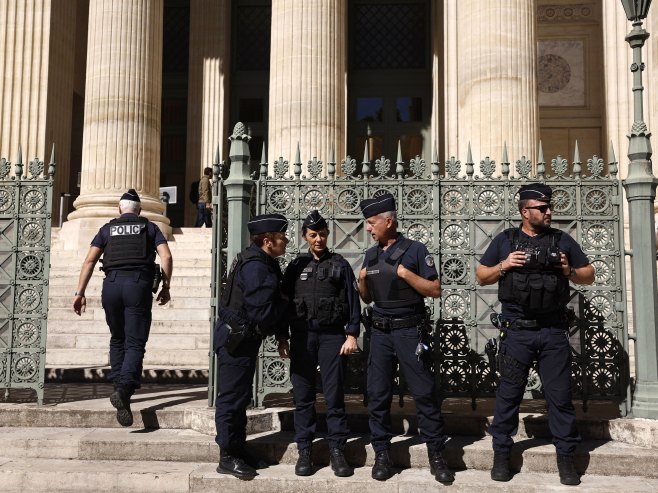 Француска: Аутомобилом ударио у људе, возач ухапшен