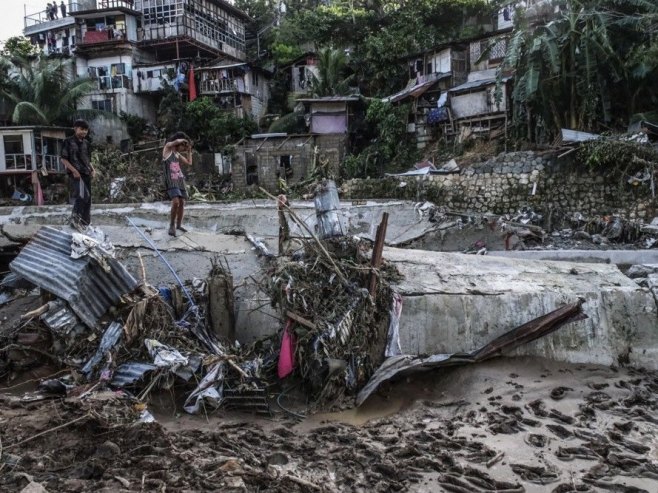 На Филипинима број погинулих од тајфуна порастао на 114 (ВИДЕО)