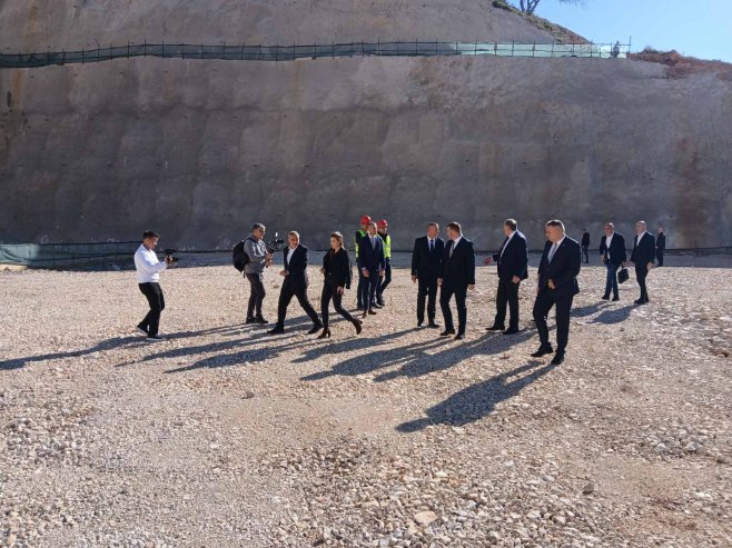 Званичници Српске у обиласку доводног тунела за ХЕ Дабар (ВИДЕО)