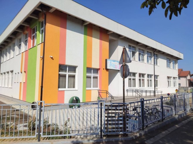 Запослени у вртићу "Чика Јова Змај" у Бијељини четири мјесеца без плата, без одговора Градске управе