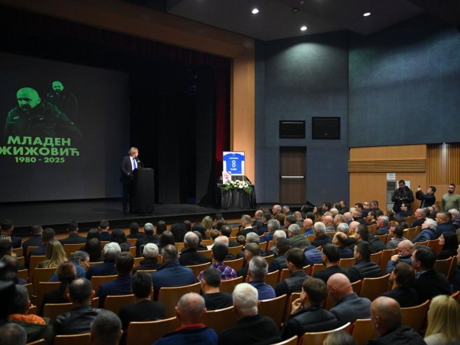 Велики број пријатеља и фудбалских радника на комеморацији Младену Жижовићу у Бијељини (ФОТО)