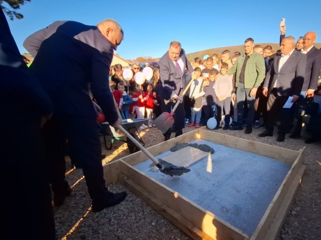 Додик и Минић положили камен темељац за изградњу новог вртића у Билећи