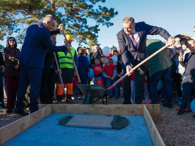 Милорад Додик и Саво Минић полажу камен темељац - Фото: Уступљена фотографија
