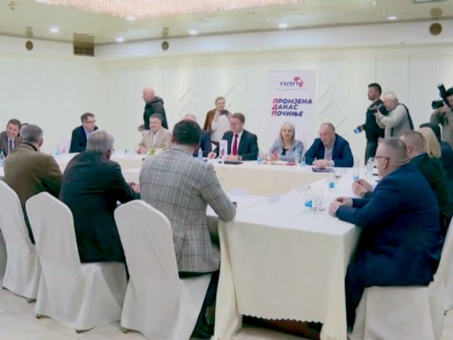 Незавидна позиција опозиције; Да ли је борба за власт политичка рак-рана опозиционих политичара? (ВИДЕО)