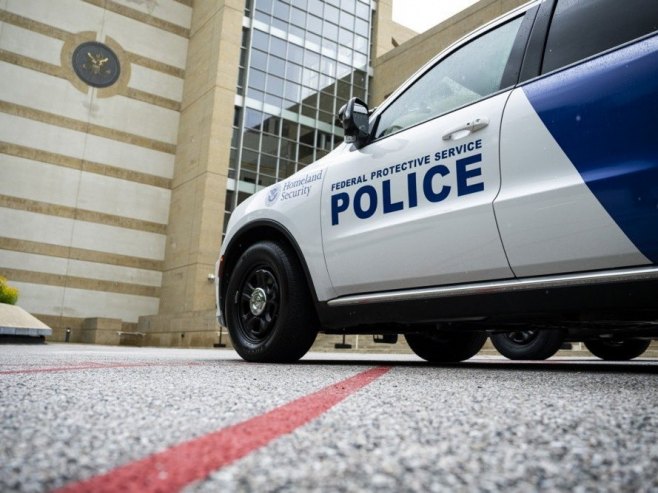 Више особа се разбољело након отварања сумњивог пакета са прахом у бази Ендруз Више особа се разбољело након отварања сумњивог пакета са прахом у бази Ендруз