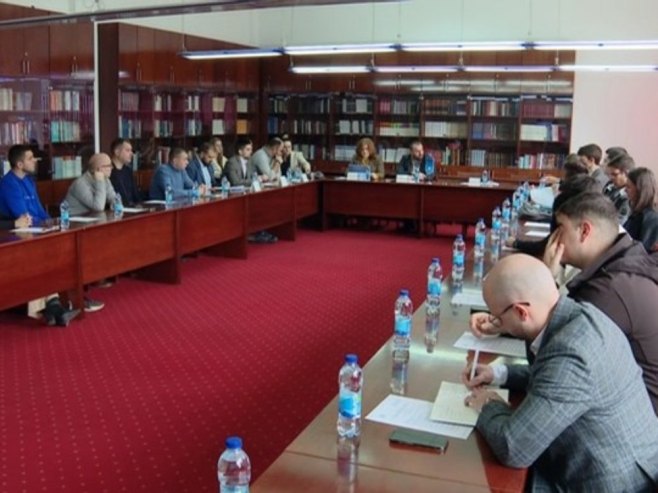 Округли сто Округли сто - Фото: РТРС