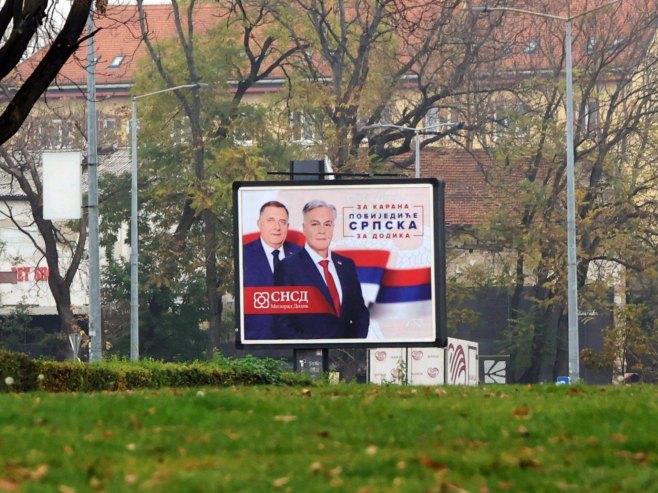 Bilbordi podrške Siniši Karanu, kandidatu za predsjednika Srpske (ZIPAPHOTO/Borislav Zdrinja )