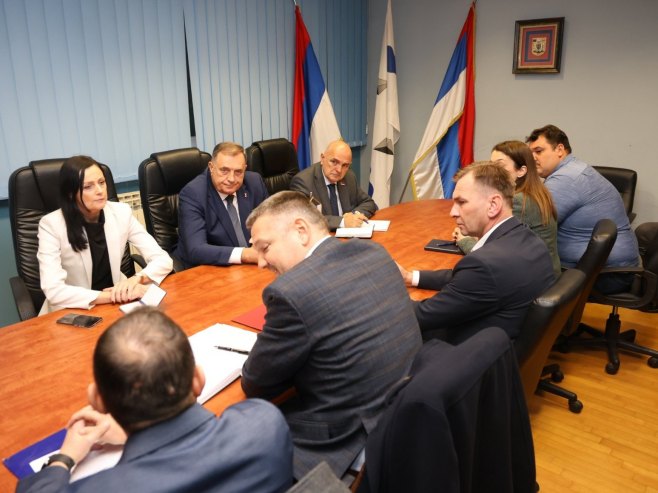 Додик са Гајићем, руководством и представницима Синдиката РиТЕ Угљевик (ФОТО)