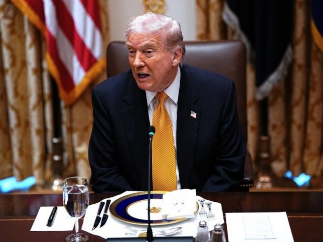 Трамп предложио да новац за здравствено осигурање иде директно грађанима