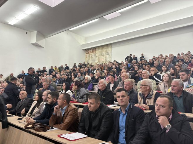 "Разговор са предсједником" у Теслићу: Не постоји тема о имовини, потребно српско јединство (ВИДЕО)