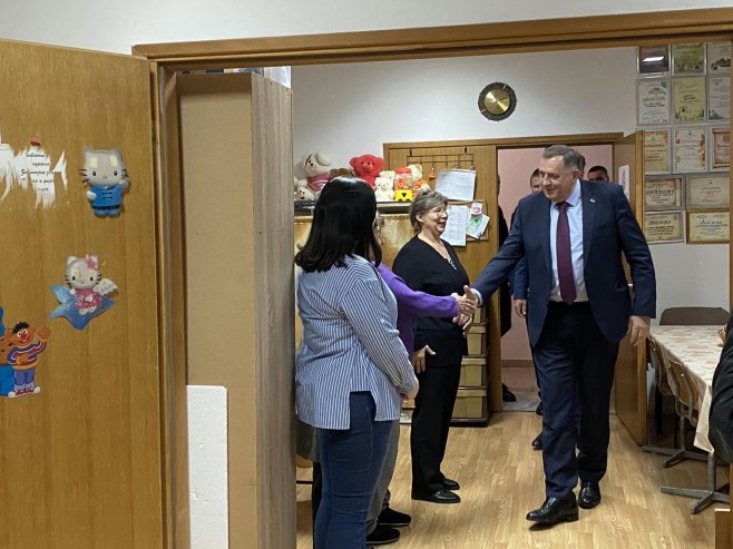 Dodik u Petrovu (Foto: RTRS)