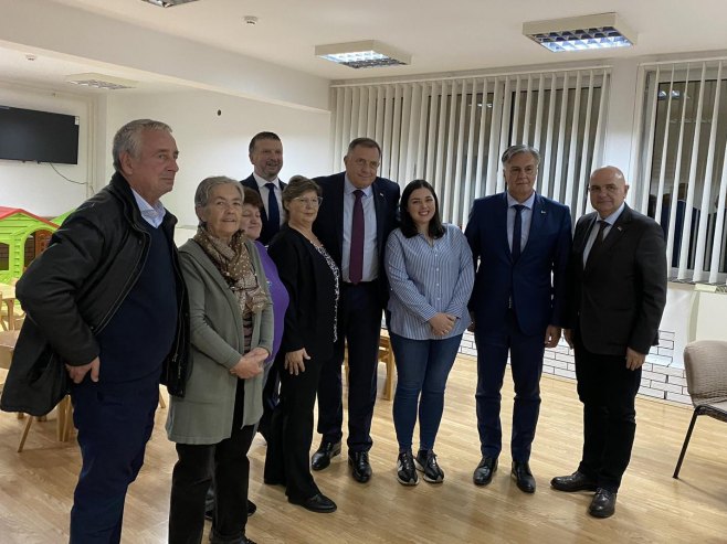 Додик и Каран посјетили Коло српских сестара "Света Марија Магдалина" у Петрову; За вртић 20.000 КМ (ФОТО/ВИДЕО)