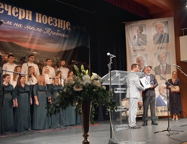 Дучићева награда уручена пјеснику Ђорђу Нешићу