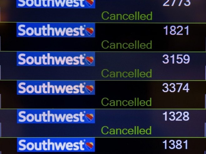 Отказани летови (фото: EPA/JIM LO SCALZO - илустрација) - 