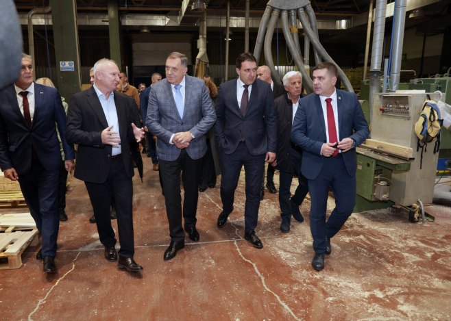 Додик и Каран на Сокоцу посјетили фирму "Инвест градња"