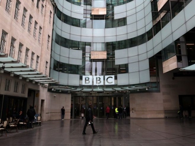 Трамп пријети Би-Би-Си-ју тужбом од милијарду долара због наводног уплитања у изборе