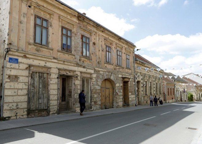 Вуковар (Фото: EPA/ANTONIO BAT) - 