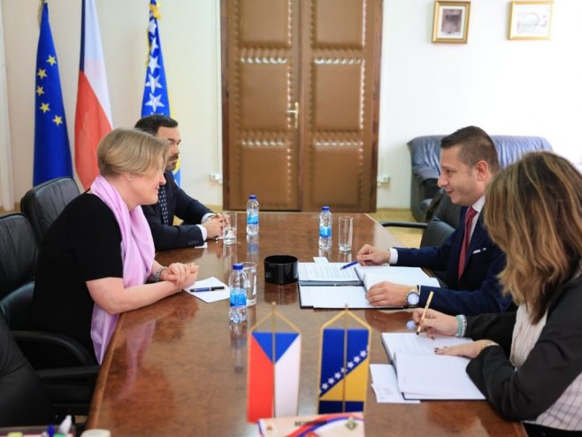 Гогановић одржао састанак с амбасадорком и војним аташеом Чешке Републике