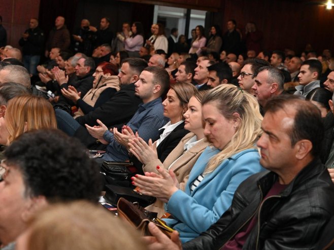 Tribina SNSD u Brčkom (foto: banjaluka.net/aleksandarstupar) 