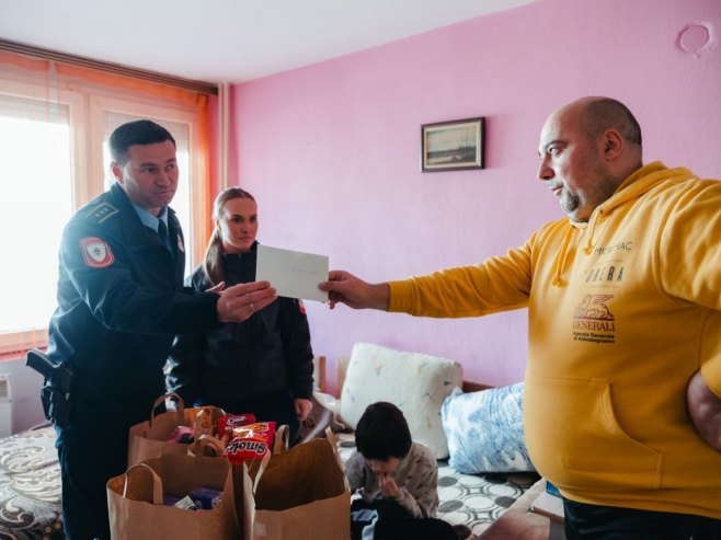 Емпатија кадета Полицијске академије МУП-а Српске: Помоћ за породицу Готковски из Бањалуке (ФОТО)