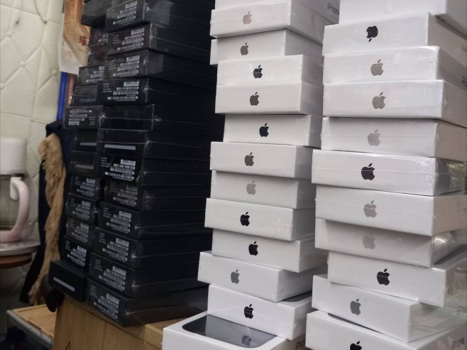 Одузета већа количина мобилних телефона, вриједност 450.000 КМ, погледајте како су паковани