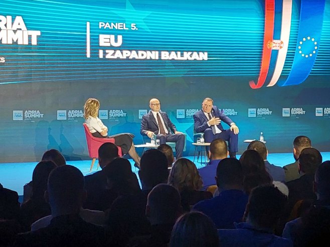 Додик и Вучевић на Јуроњуз Адрија Самиту: Београд и Бањалука у одличним односима (ФОТО)