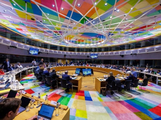 Домбровскис: Брисел не може више да даје редовне кредите Кијеву