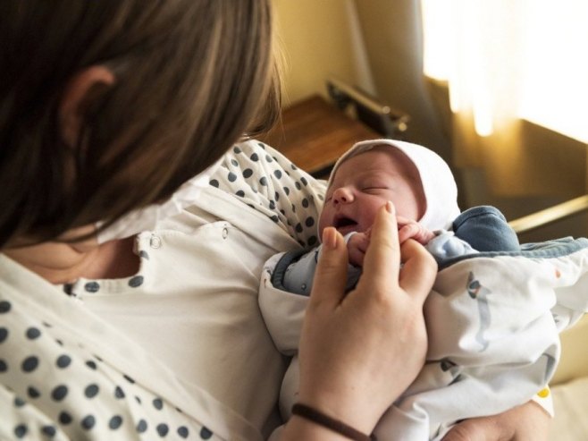 Беба (Фото: EPA/Marton Monus HUNGARY OUT/илустрација) - 