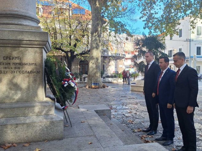 Положени вијенци поводом Дана ослобођења Требиња (ФОТО)