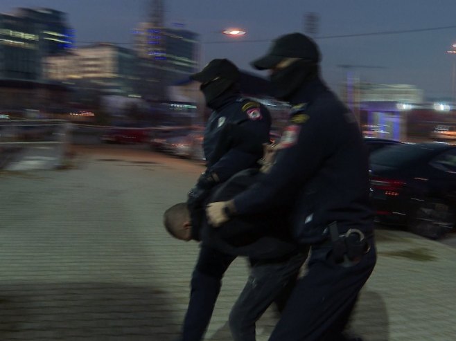 Осумњичени за покушај преваре Нове банке предат Тужилаштву (ФОТО)