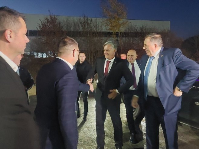 Додик и Каран на отварању новог производног погона предузећа "Екобокс" у Поточарима (ФОТО)