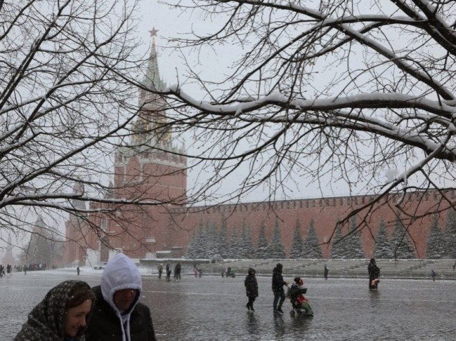 Први снијег пао у Москви са мјесец дана закашњења