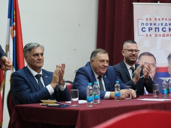 СНСД - разговор са грађанима у Модричи (фото: banjaluka.net/aleksandarstupar) СНСД - разговор са грађанима у Модричи (фото: banjaluka.net/aleksandarstupar) -