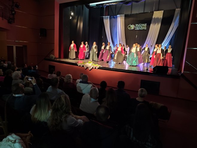 Градишка - Фестивал ветеранских фолклорних ансамбала Градишка - Фестивал ветеранских фолклорних ансамбала - Фото: СРНА