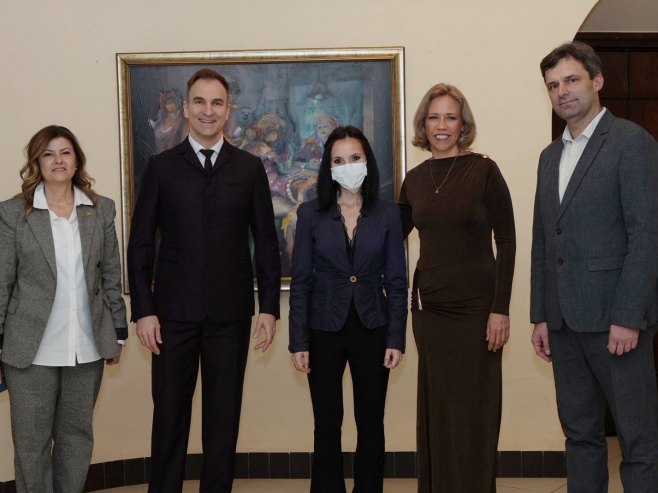 Концерт у Бањалуци: Славни Стефан Миленковић свирао за Албину Смајловић Томић (ФОТО)