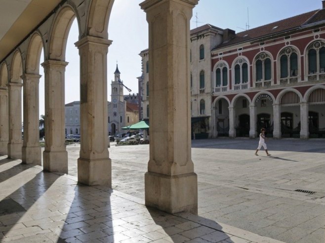 Сплит: Експлозивна направа бачена у двориште школе код Сплита