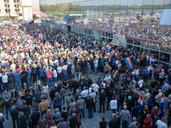 Вуковар: Ветерани онемогућили полагање вијенаца за све жртве