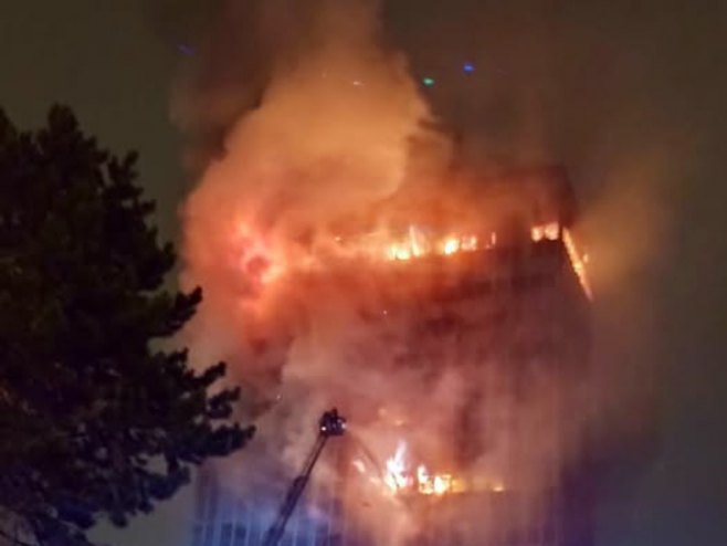 Избио велики пожар у згради новинске куће Вјесник у Загребу (ФОТО/ВИДЕО) Избио велики пожар у згради новинске куће Вјесник у Загребу (ФОТО/ВИДЕО)