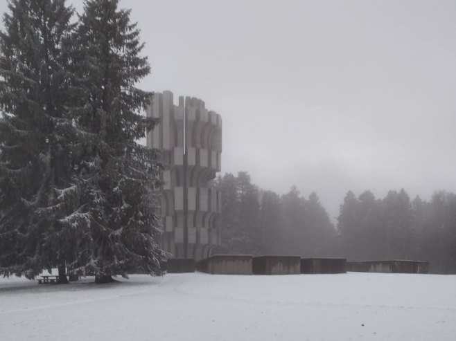 На Козари пао први снијег