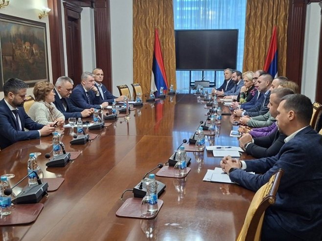 Састанак са директорима болница: Договорен модел за измирење обавеза здравствених установа