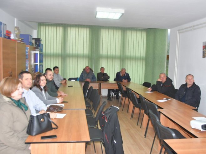 Мркоњић Град: Стручно предавање за воћаре о заштити воћа