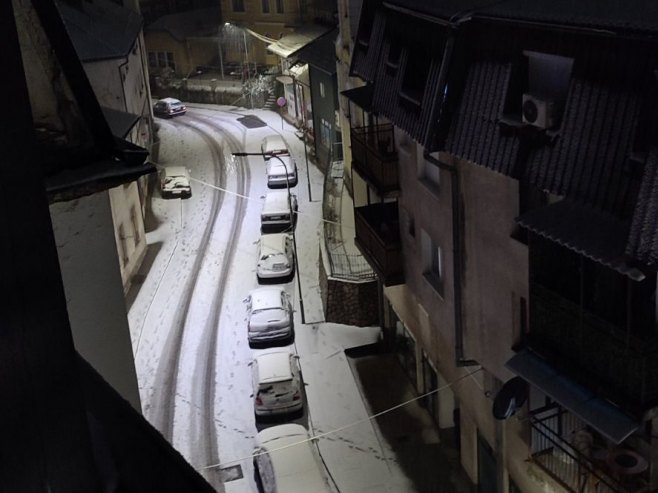 Снијег у Чајничу и Фочи (ФОТО/ВИДЕО)