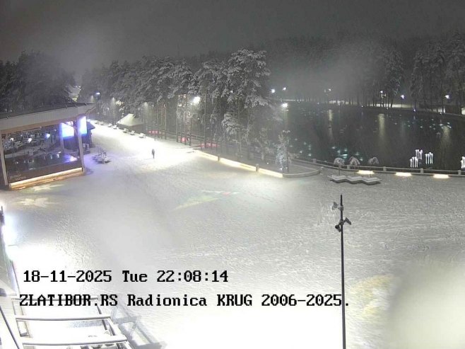 У Златиборском округу снијег пада већ неколико сати, изазвао проблеме у саобраћају (ВИДЕО)