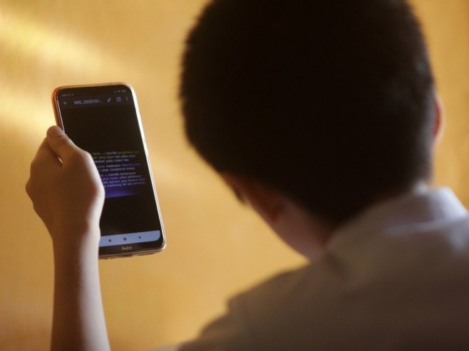 У школи у Хрватској дјеци забранили телефоне и газирана пића