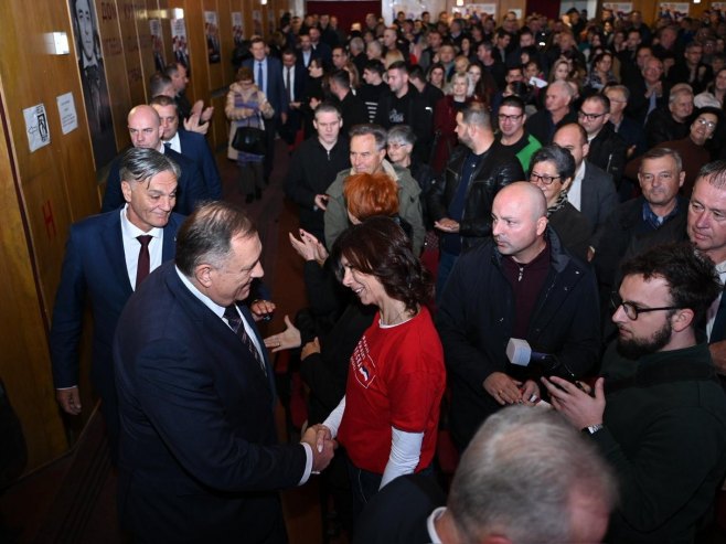 Додик: Србац показује да је свака општина велика колико је људи својим радом учине таквом