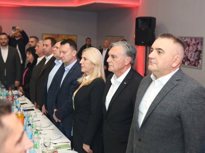 СНСД у Бањалуци (фото: instagram.com/zeljka.cvijanovic) СНСД у Бањалуци (фото: instagram.com/zeljka.cvijanovic) -