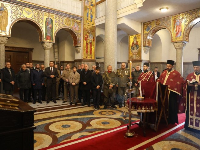 Парастос (ZIPAPHOTO/Borislav Zdrinja )