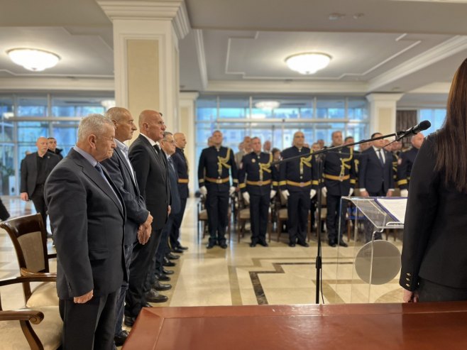 Dodjela oficirskih sablji (Foto: RTRS)