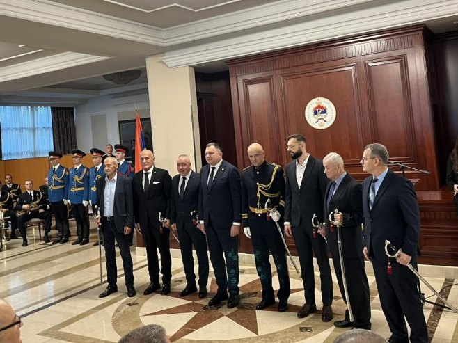 Додјела официрских сабљи - Фото: РТРС